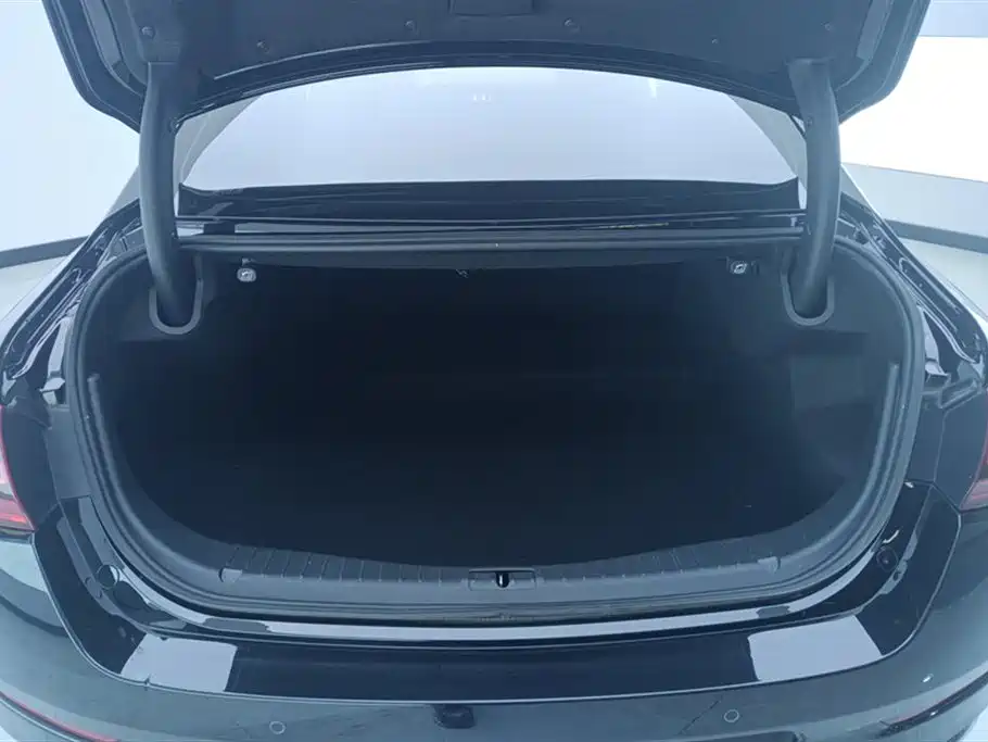 Hongqi H5 2022 Classic Model Facelift 1.8T Automatic Intelligent Connected Flagship Edition купить на сайте DeffCars