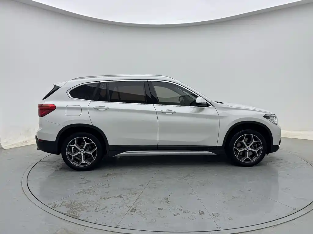 BMW X1 2019 xDrive20Li Exclusive Model купить на сайте DeffCars