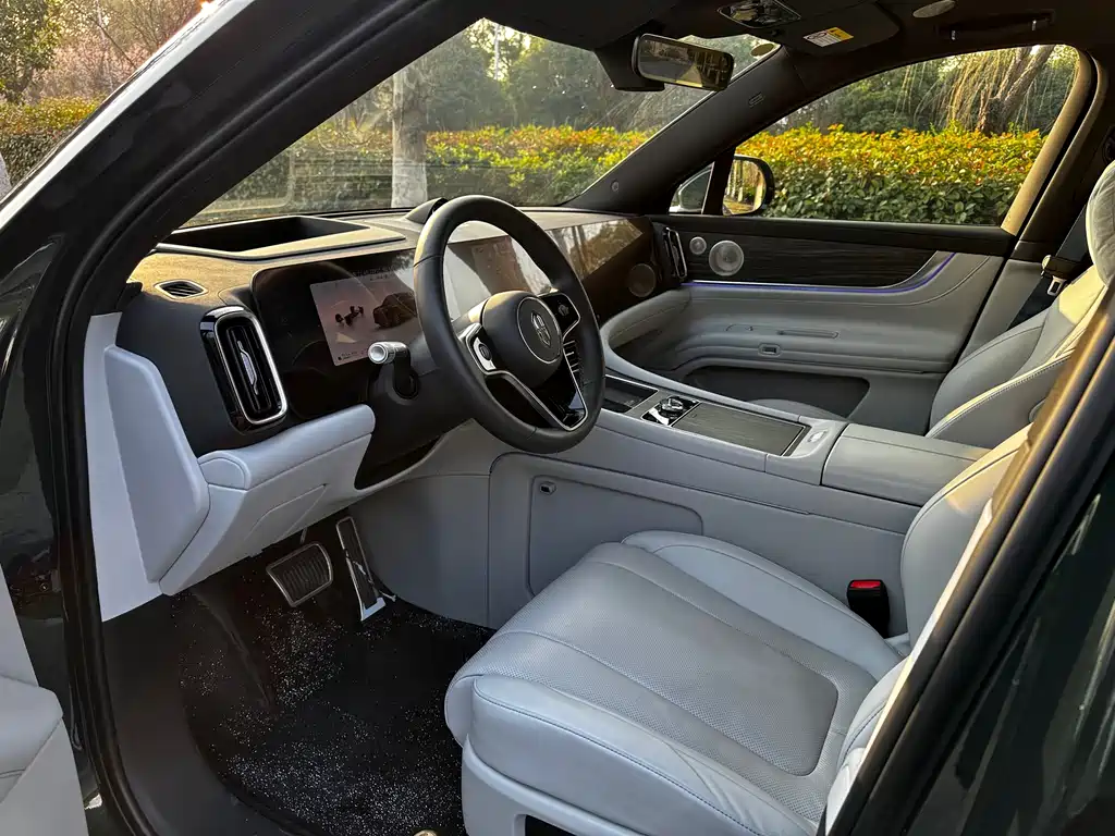 Wenjie M9 2025 extended range Ultra version 52kWh 6-seater version (192-line lidar) купить на сайте DeffCars