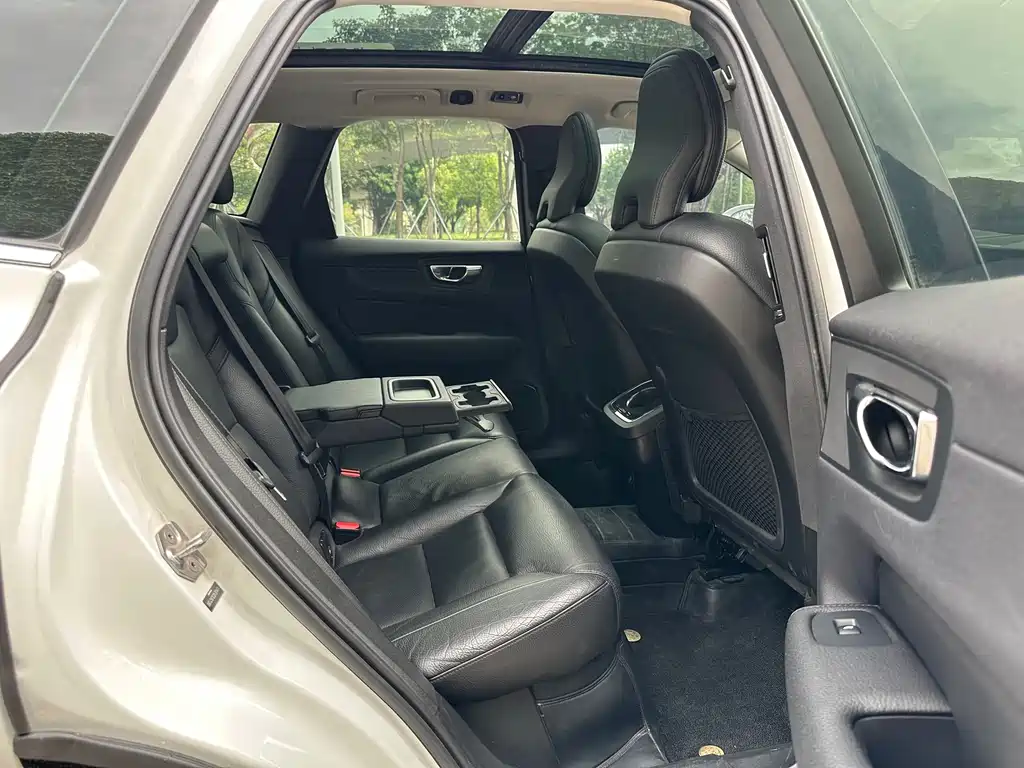 Volvo XC60 2020 T5 four-wheel drive Zhiyuan Deluxe Edition купить на сайте DeffCars