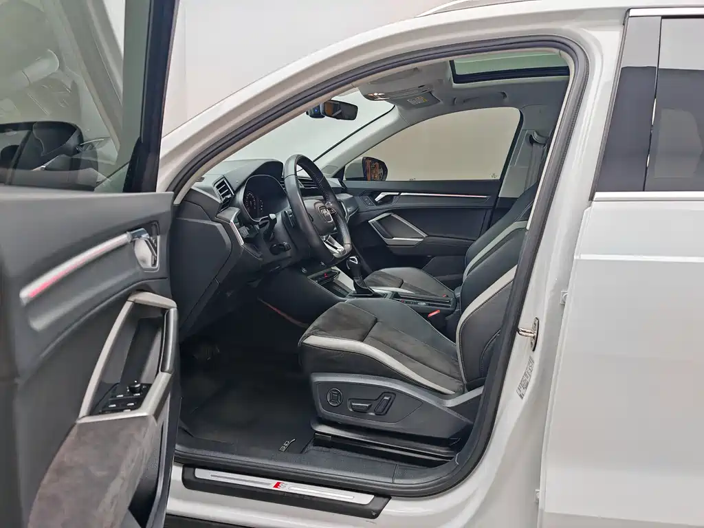 Audi Q3 2020 40 TFSI Fashionable and Dynamic купить на сайте DeffCars
