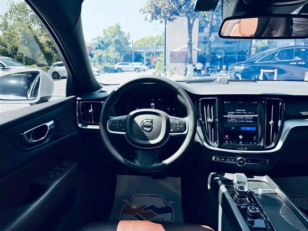 Volvo S60 2023 B4 Zhiyi Luxury Edition купить на сайте DeffCars