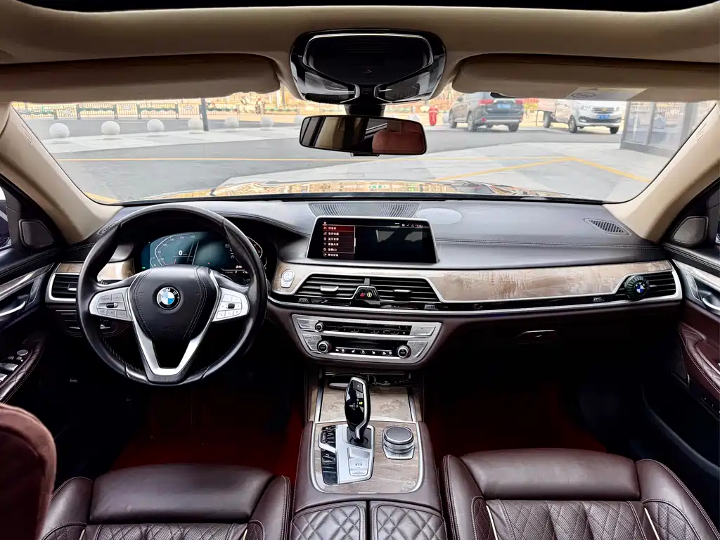 BMW 7 Series 2019 740Li Leading Luxury Package купить на сайте DeffCars