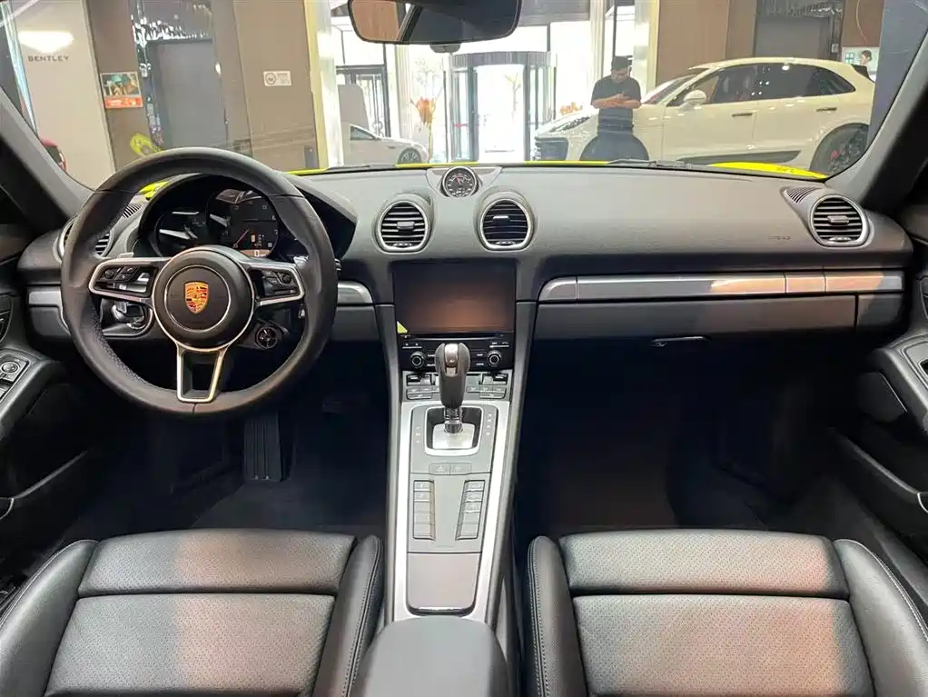 Porsche 718 2018 Cayman 2.0T купить на сайте DeffCars