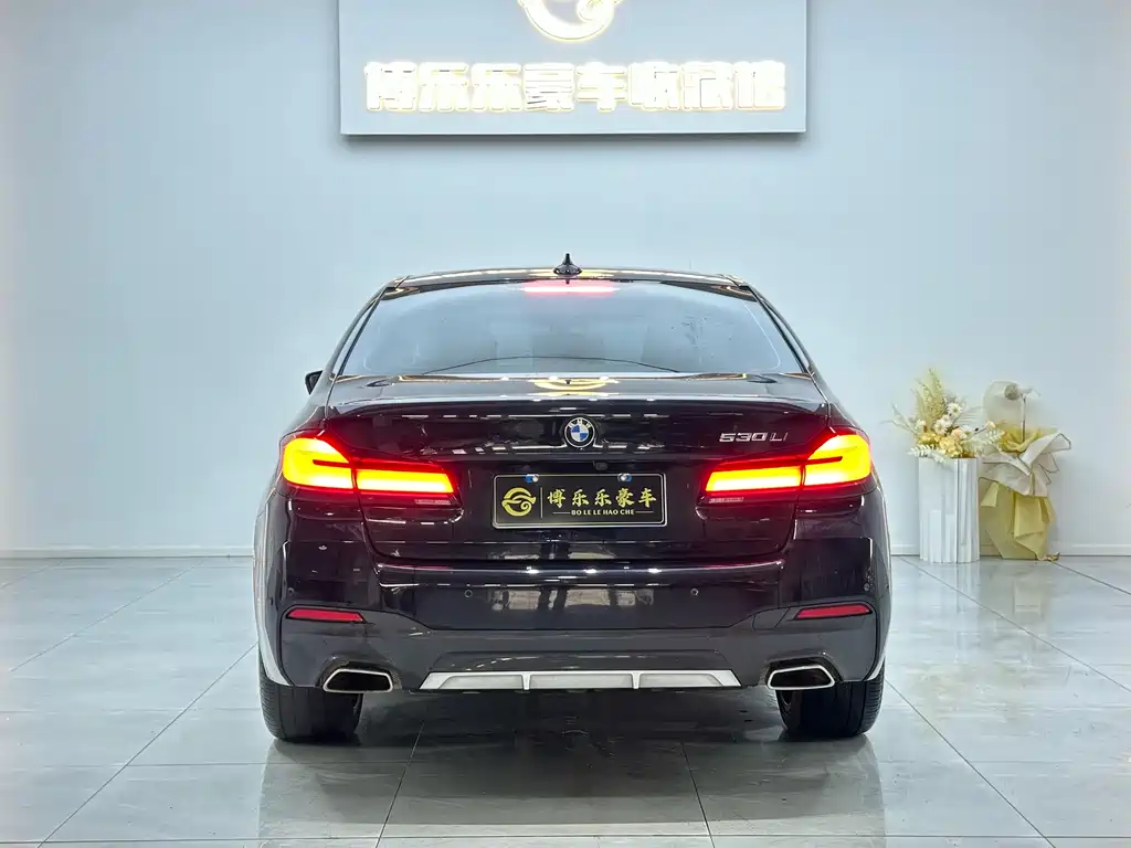 BMW 5 Series 2023 530Li Leading M Sports Package купить на сайте DeffCars