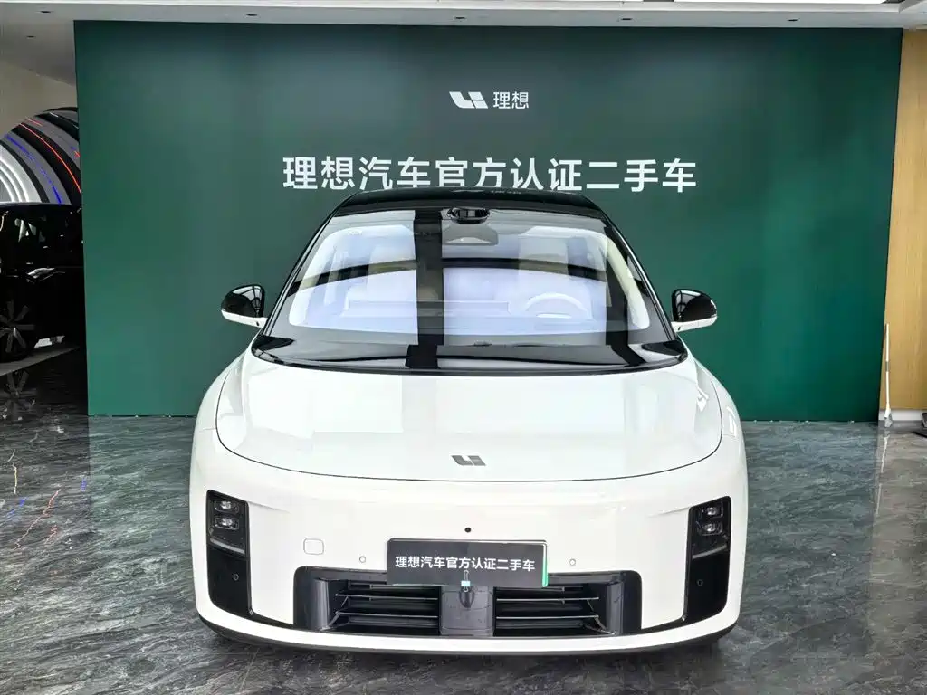 Ideal i8 2025 Standard Edition купить на сайте DeffCars
