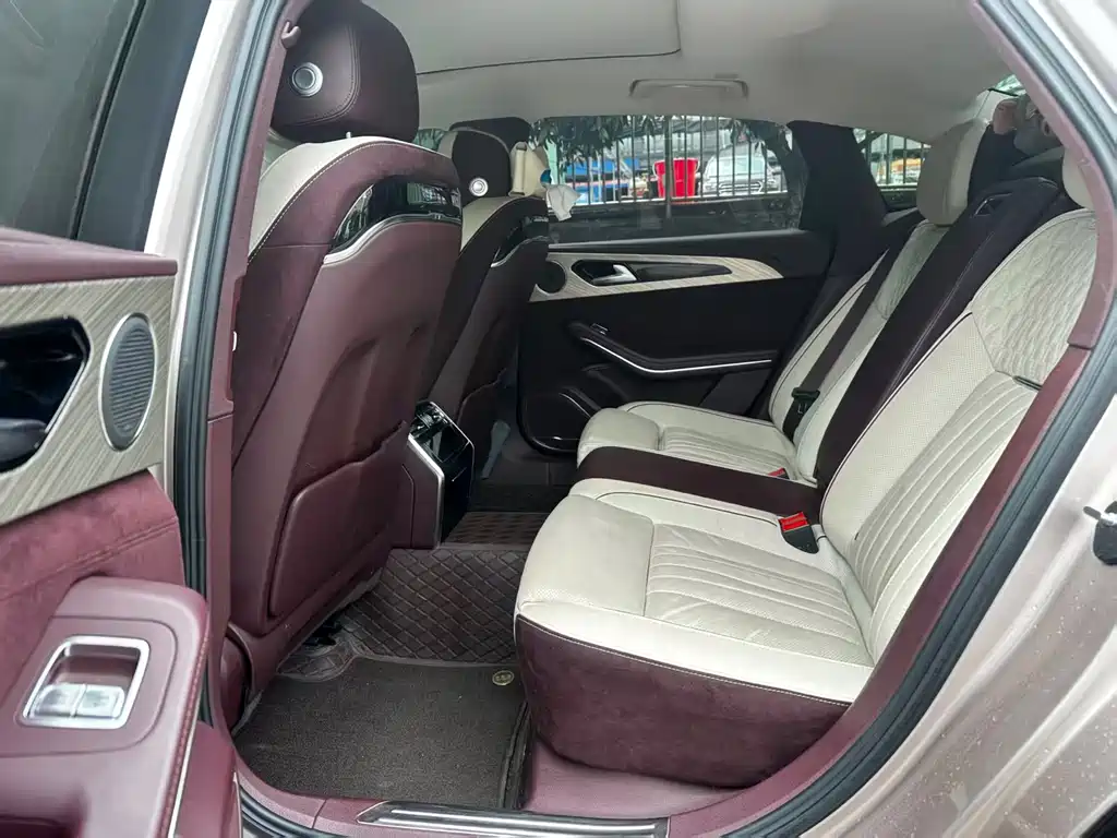 Hongqi H9 2023 2.0T Zhilianqi Chang Edition купить на сайте DeffCars