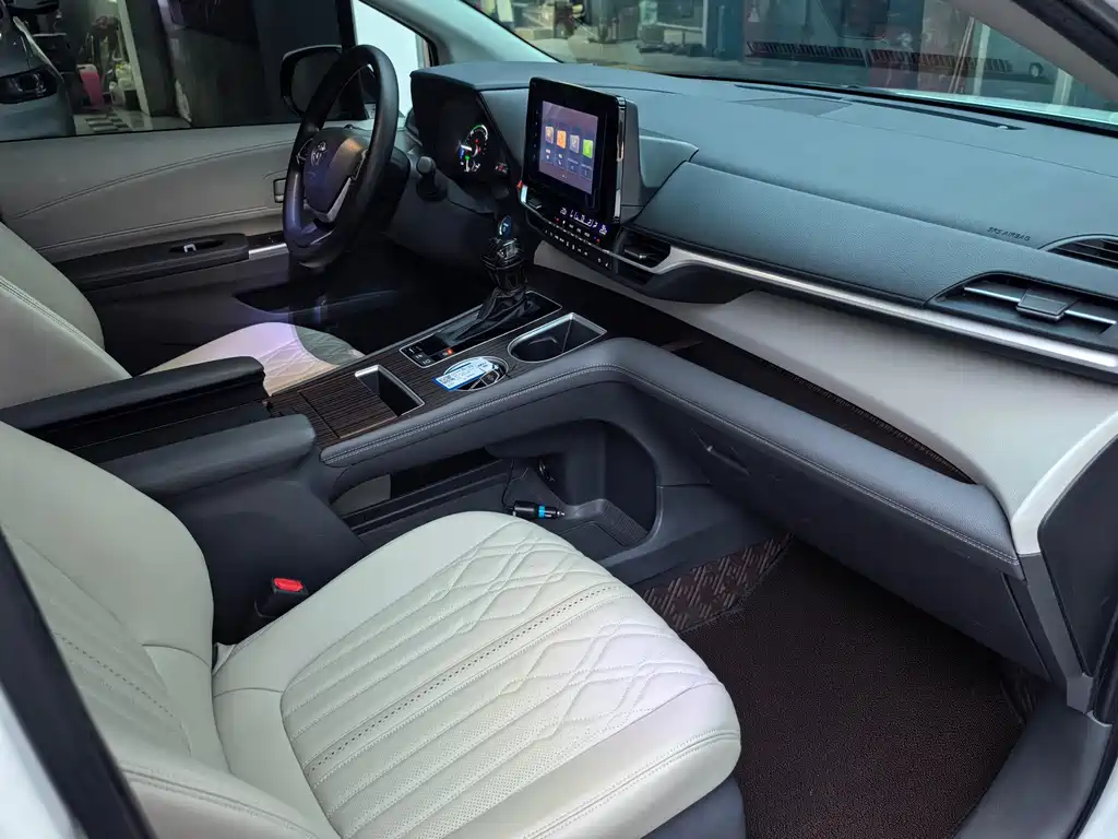 SIENNA 2024 2.5L Hybrid Comfort Edition купить на сайте DeffCars
