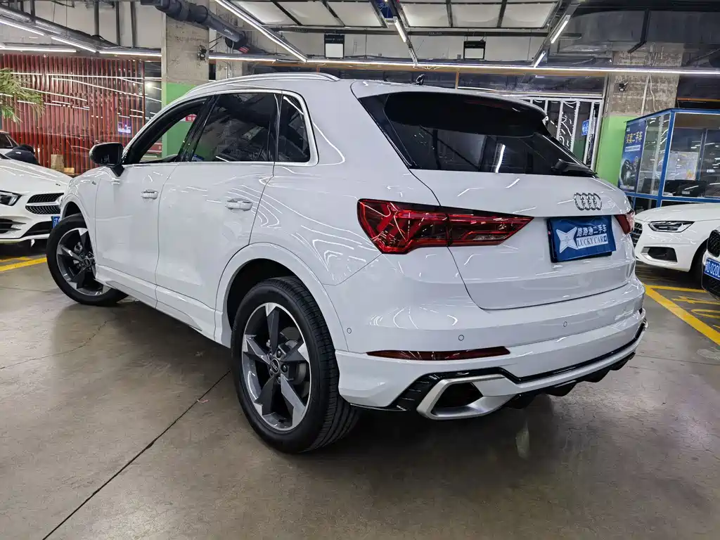 Audi Q3 2024 35 TFSI Fashionable and Dynamic купить на сайте DeffCars