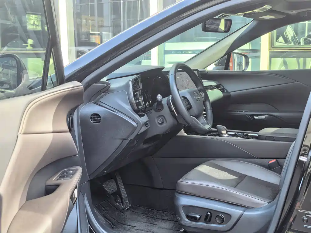Lexus RX 2023 350h Quadrupropyl Alcohol Plus Edition купить на сайте DeffCars