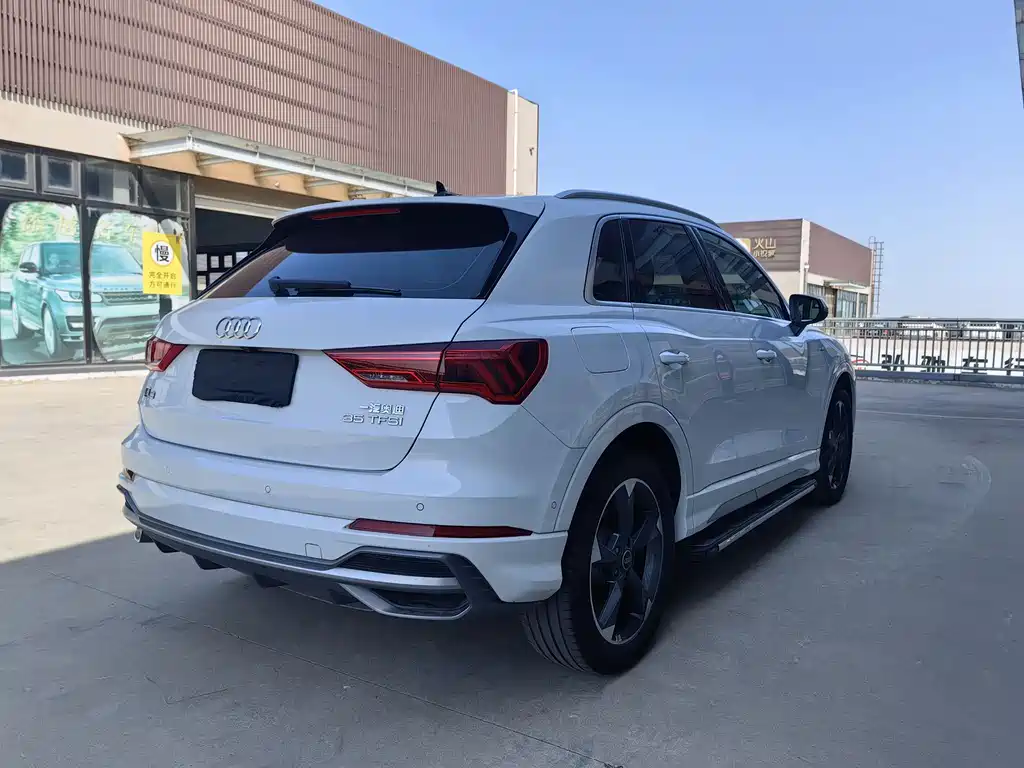 Audi Q3 2023 35 TFSI Fashionable and Dynamic (1.5T) купить на сайте DeffCars