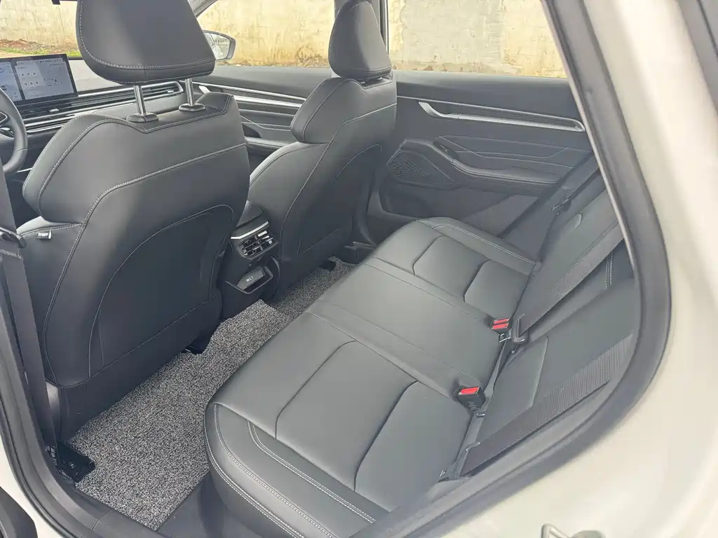 Emgrand 2022 4th generation 1.5L CVT luxury model купить на сайте DeffCars