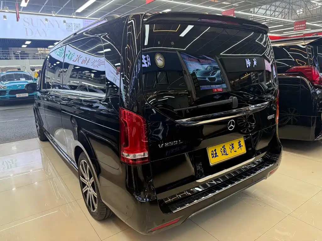 Mercedes-Benz V-Class 2022 V 260 L Long Wheelbase Luxury Edition купить на сайте DeffCars