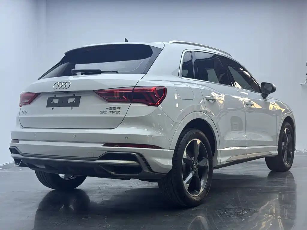 Audi Q3 2022 35 TFSI Fashionable and Dynamic купить на сайте DeffCars