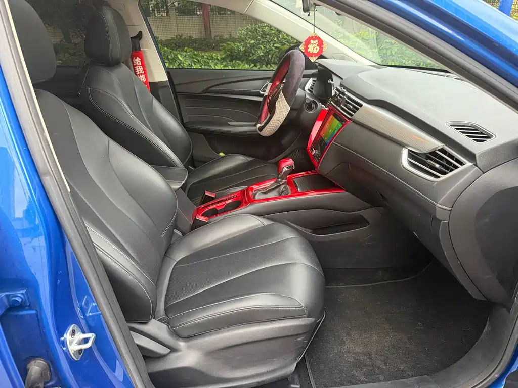 Roewe i5 2019 1.5L automatic 4G Internet Langham Edition купить на сайте DeffCars