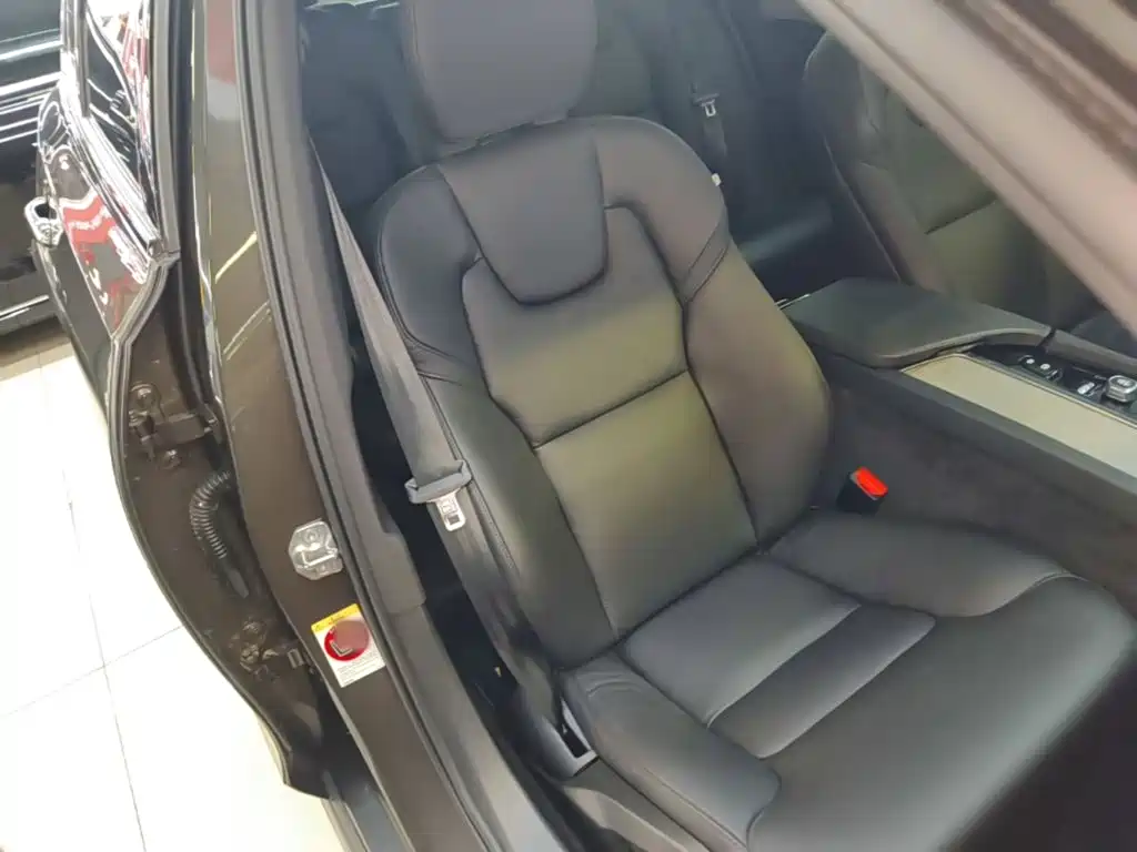 Volvo V90 2021 Cross Country B5 AWD Zhiyuan Edition купить на сайте DeffCars