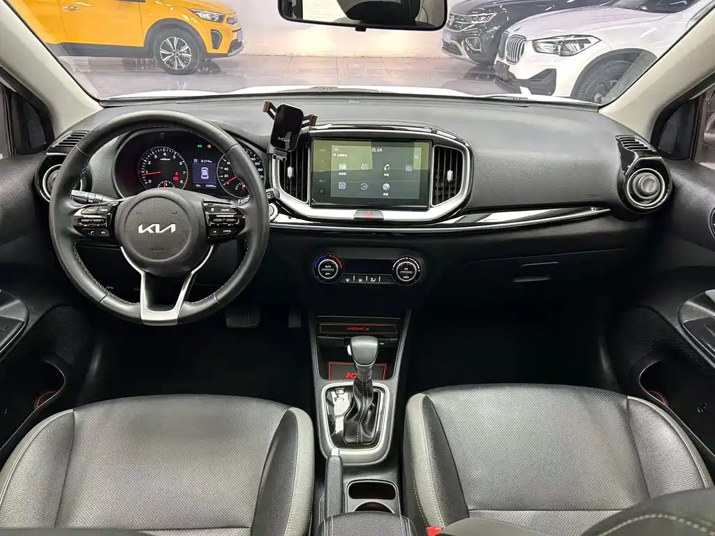 Yipao 2021 1.4L CVT sunroof model купить на сайте DeffCars