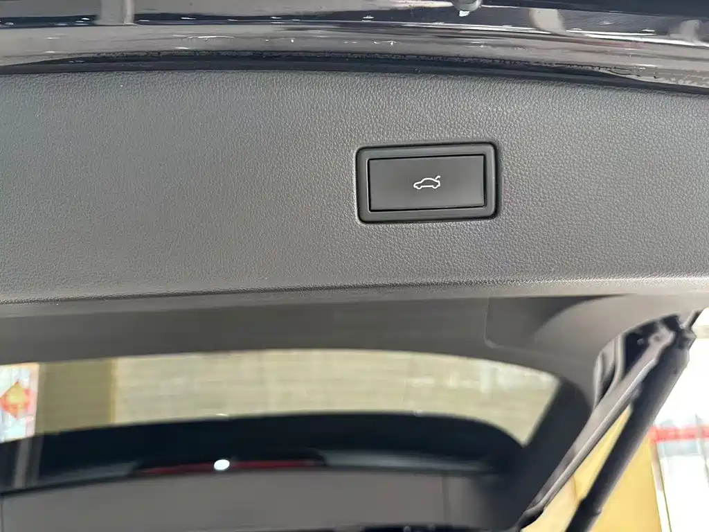 Tiguan L 2023 330TSI automatic two-wheel drive R-Line version купить на сайте DeffCars