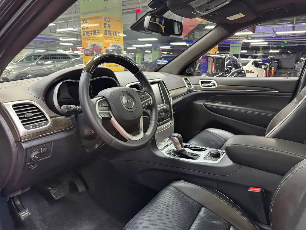 Grand Cherokee imported 2016 3.6L luxury navigation version купить на сайте DeffCars
