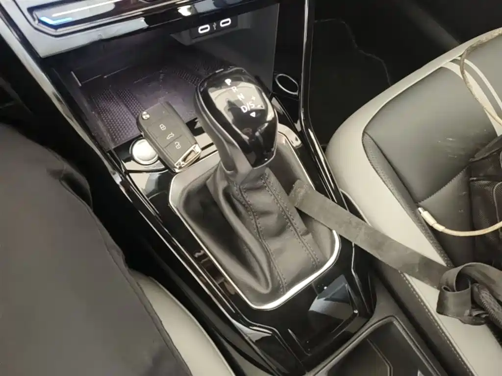 T-ROC 2023 300TSI DSG two-wheel drive starlight version купить на сайте DeffCars