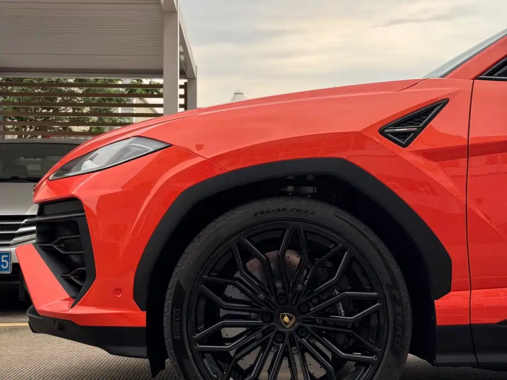 Urus SE 2025 4.0T Standard Edition купить на сайте DeffCars