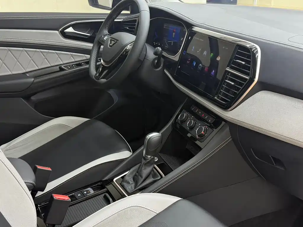 JETTA VS7 2023 280TSI automatic high-gloss version купить на сайте DeffCars