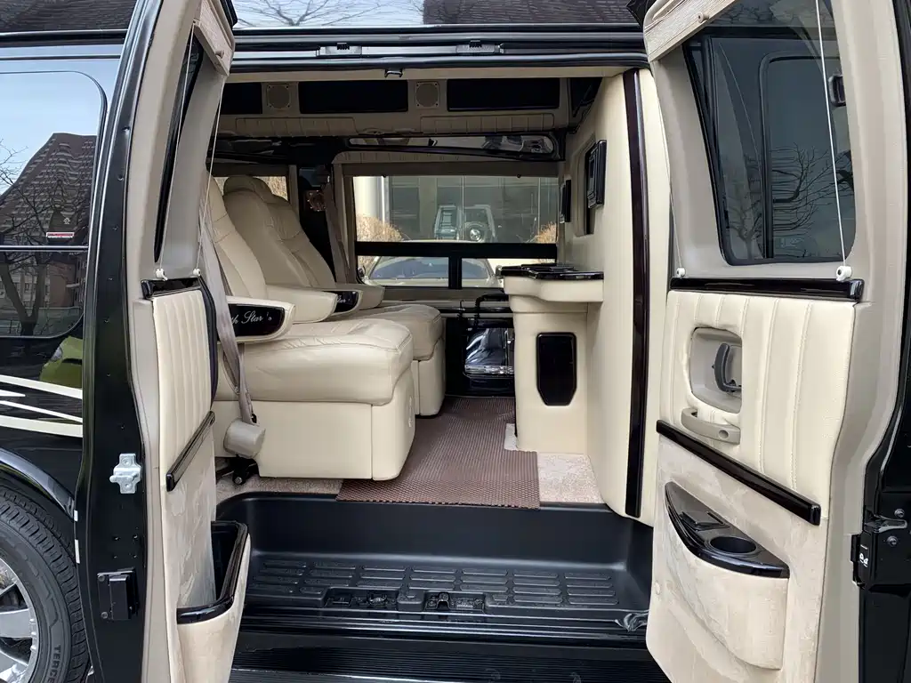 SAVANA 2011 5.3L Business Star 7-seater купить на сайте DeffCars