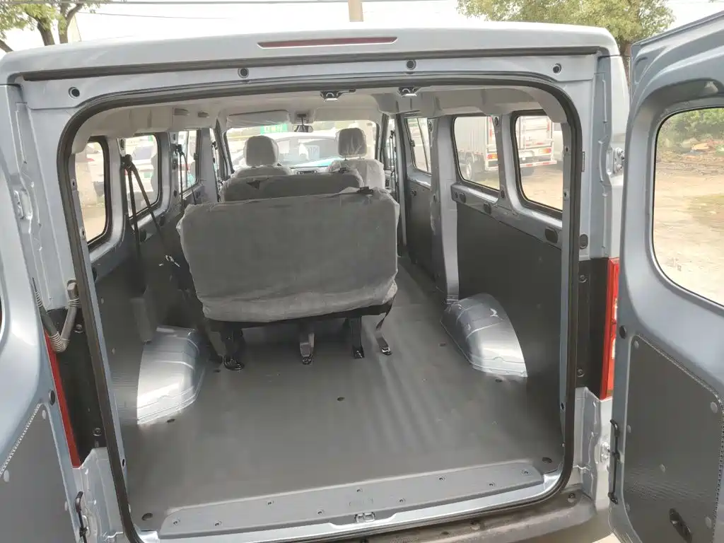 Wuling Yangguang 2024 300km Comfort Bus Version 75kW купить на сайте DeffCars