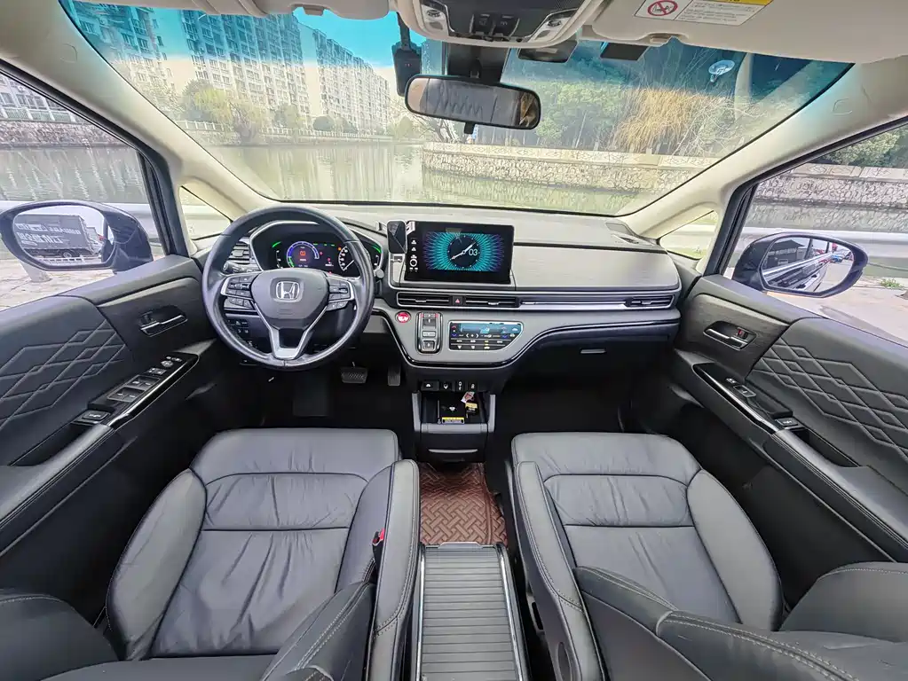Alison 2022 2.0L e:HEV Deluxe Edition купить на сайте DeffCars