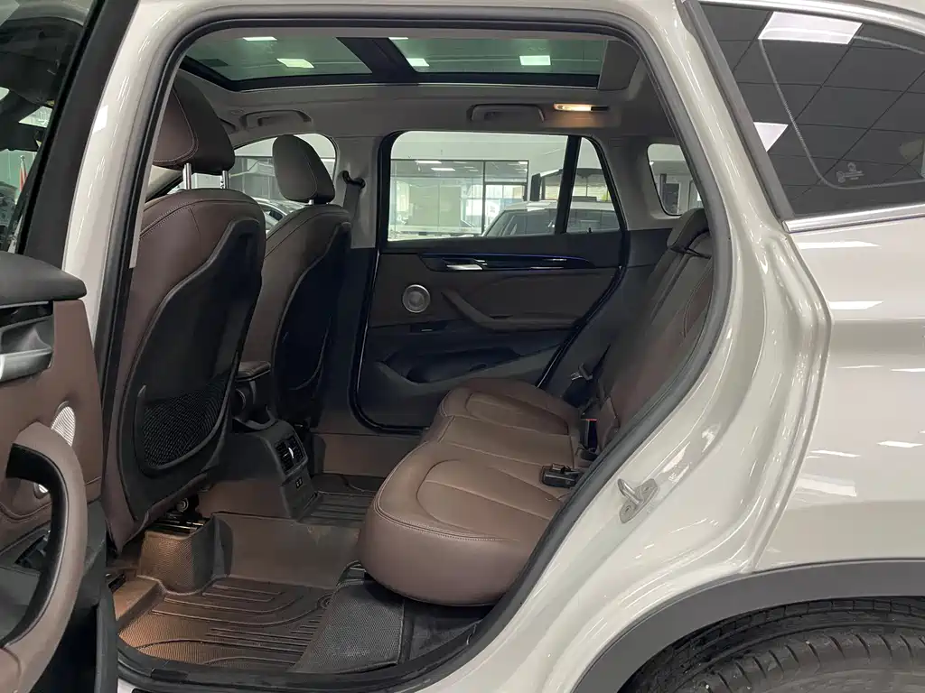 BMW X1 2022 sDrive20Li Exclusive Model купить на сайте DeffCars