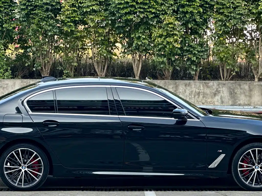 BMW 5 Series 2023 facelift 530Li leading M sports package купить на сайте DeffCars