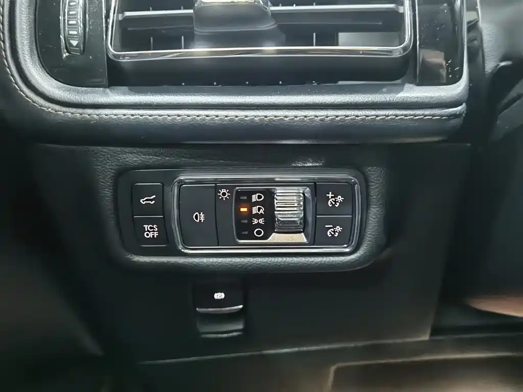 Voyager 2021 2.0T four-wheel drive exclusive edition купить на сайте DeffCars