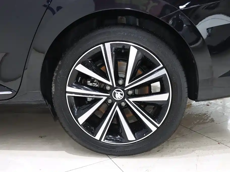 Superb 2024 TSI280 DSG Exclusive Edition купить на сайте DeffCars