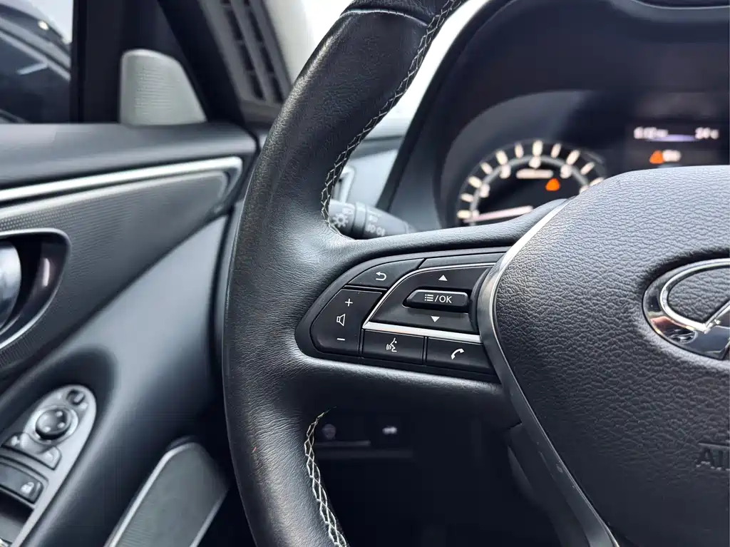 Infiniti Q50L 2018 2.0T Premium Edition National VI купить на сайте DeffCars