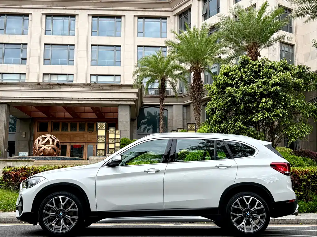 BMW X1 2022 xDrive25Li Exclusive Model купить на сайте DeffCars