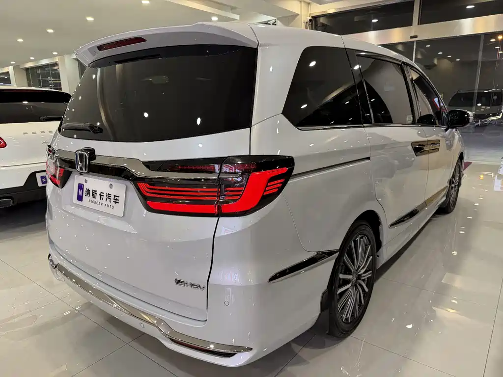 Alison 2024 2.0L e:HEV Deluxe Edition купить на сайте DeffCars