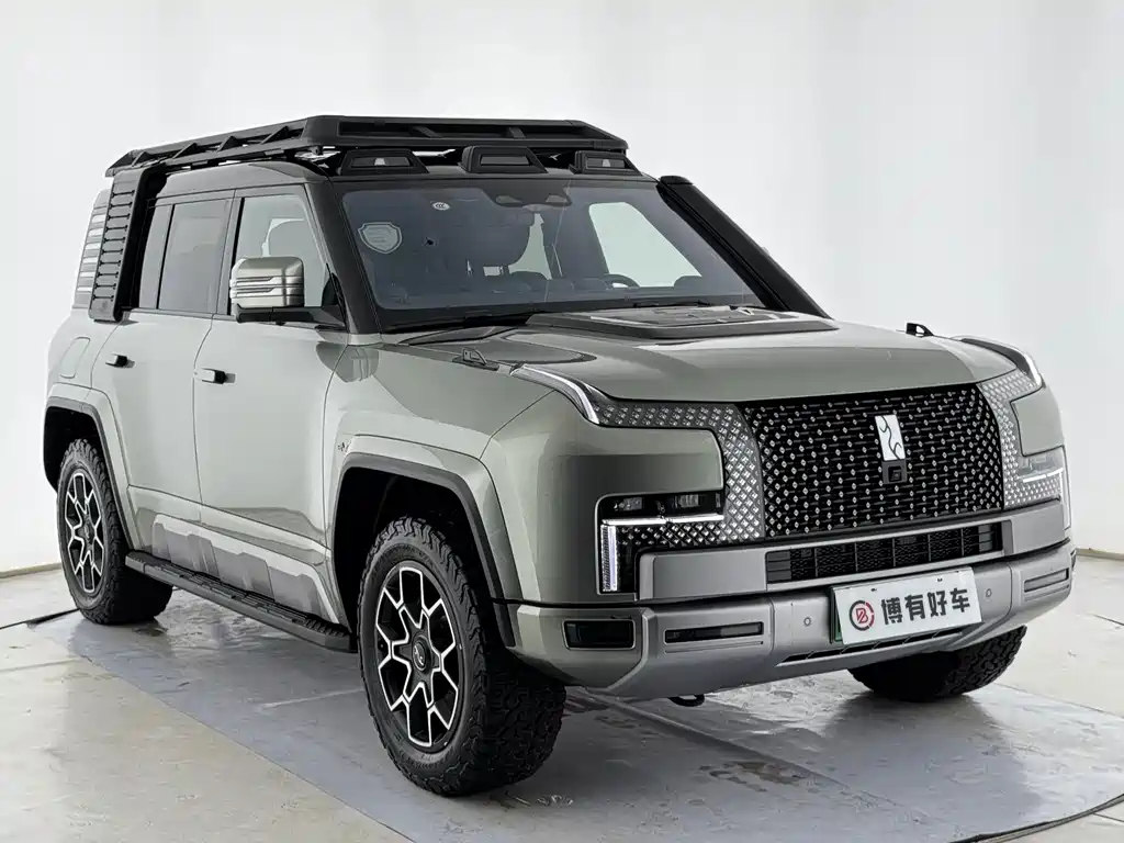 Looking up at U8 2024 Off-Road Player Edition купить на сайте DeffCars