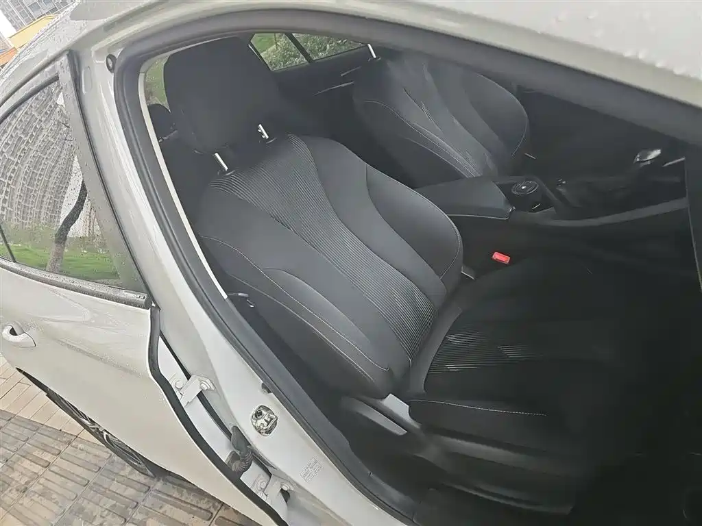 Roewe i5 2021 1.5L CVT Platinum Edition купить на сайте DeffCars