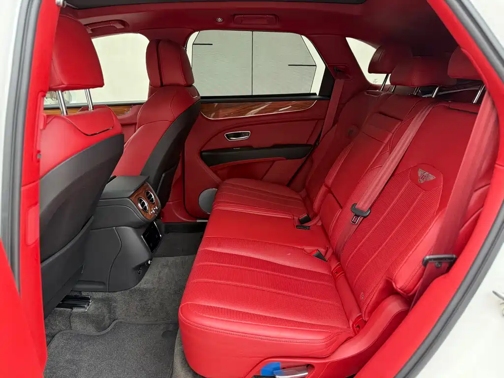 Bentayga 2021 4.0T V8 купить на сайте DeffCars