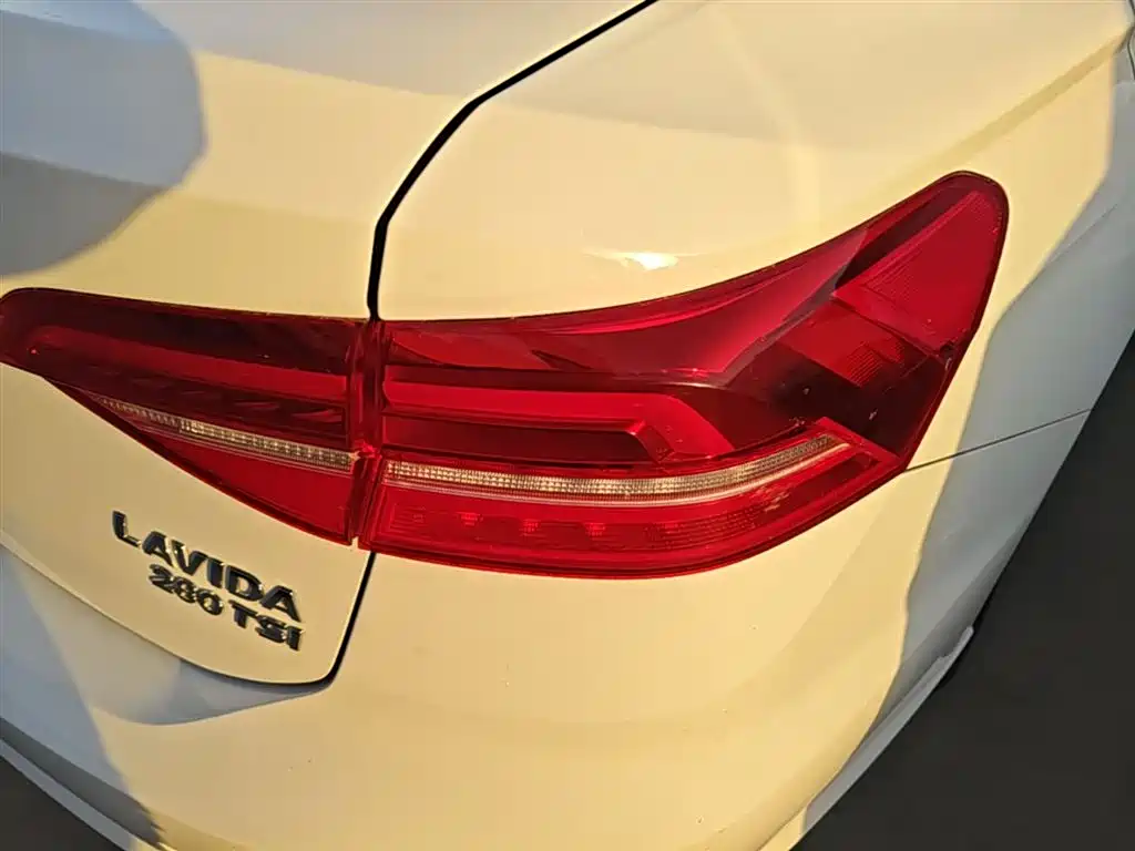 Lavida 2018 280TSI DSG Comfort Edition National V купить на сайте DeffCars