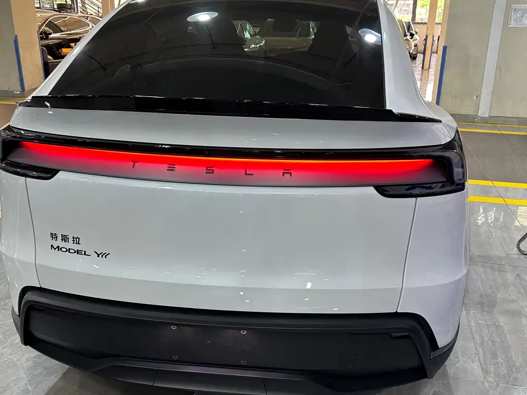 Model Y L 2025 long-range all-wheel drive version купить на сайте DeffCars