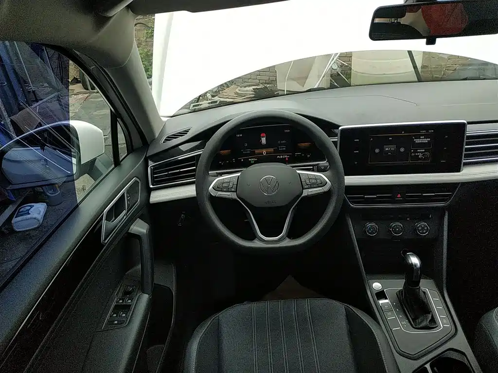 Tiguan L 2022 330TSI automatic two-wheel drive comfort version купить на сайте DeffCars