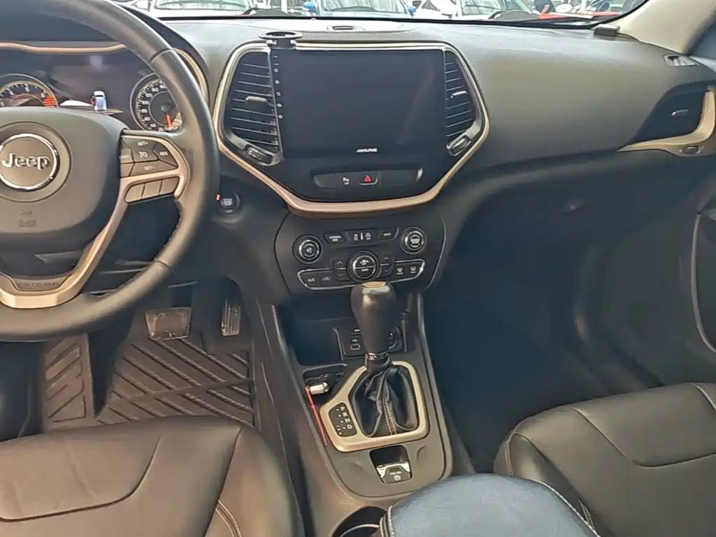 Liberty Light 2017 2.0L Superior Edition купить на сайте DeffCars