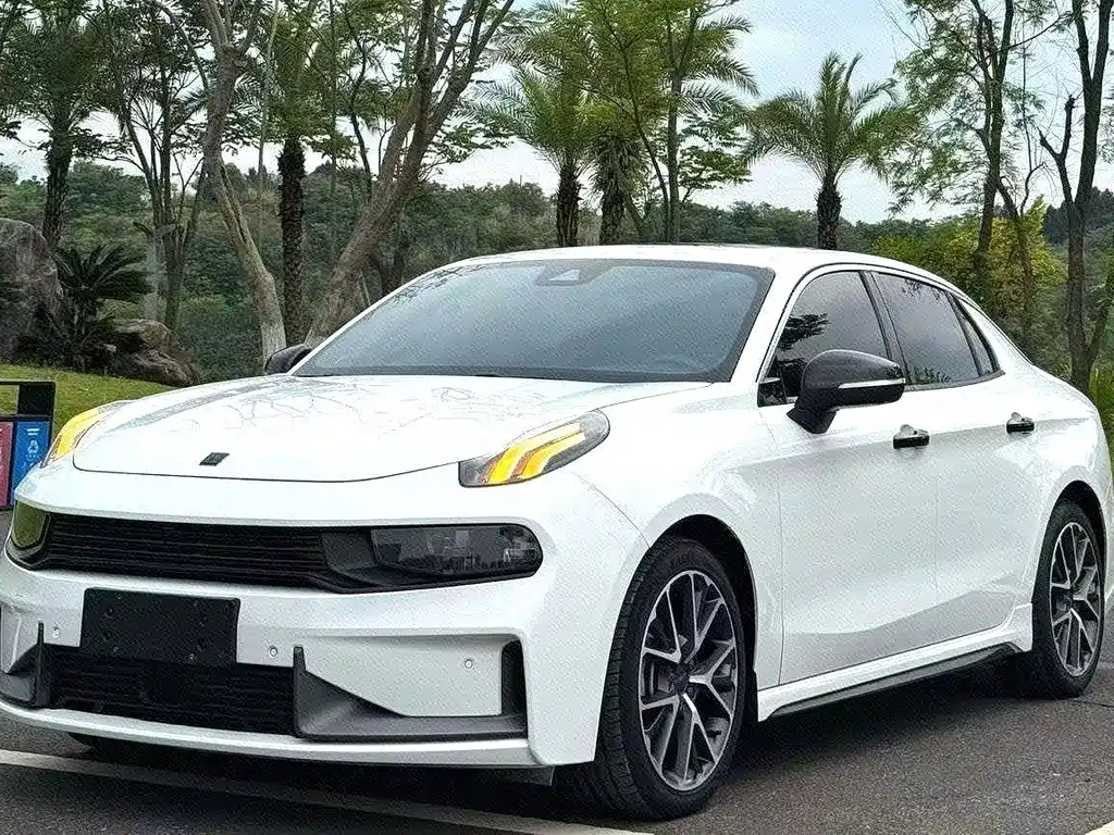 Lynk & Co 03 2021 1.5TD DCT Pro купить на сайте DeffCars