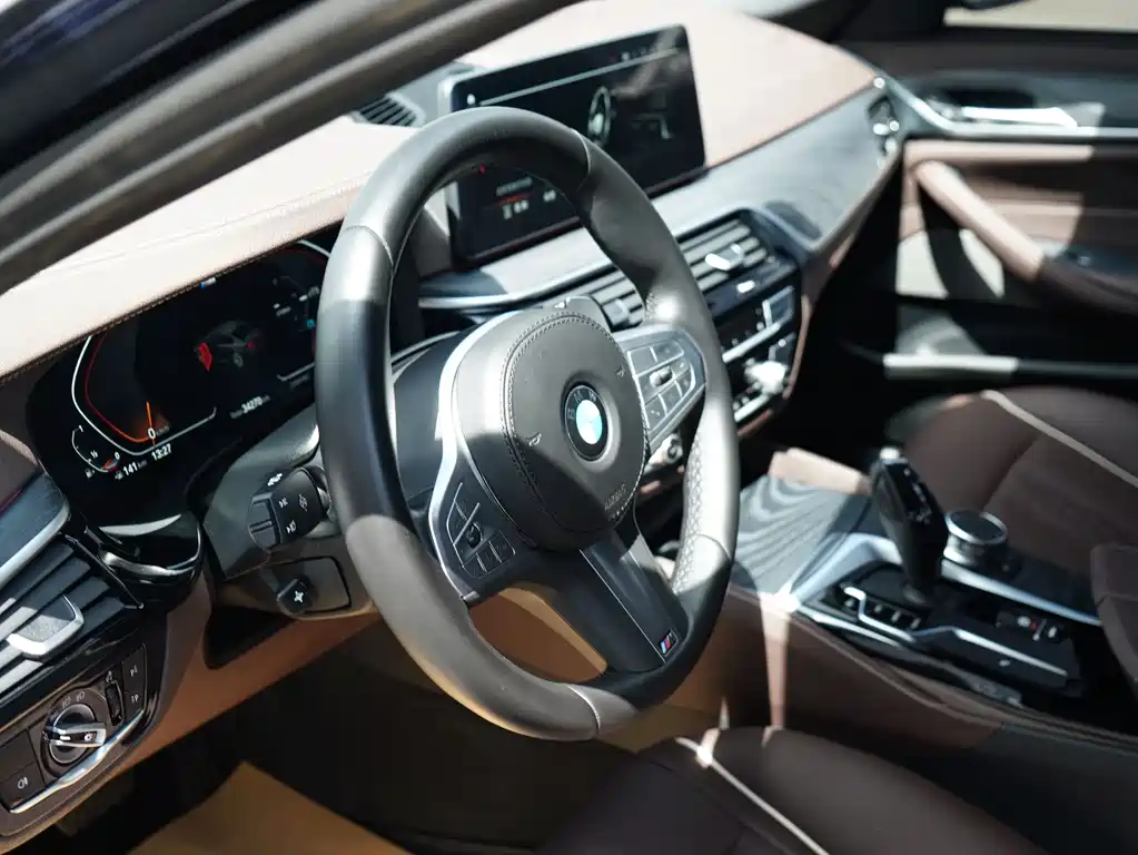 BMW 5 Series 2023 facelift 530Li leading M sports package купить на сайте DeffCars