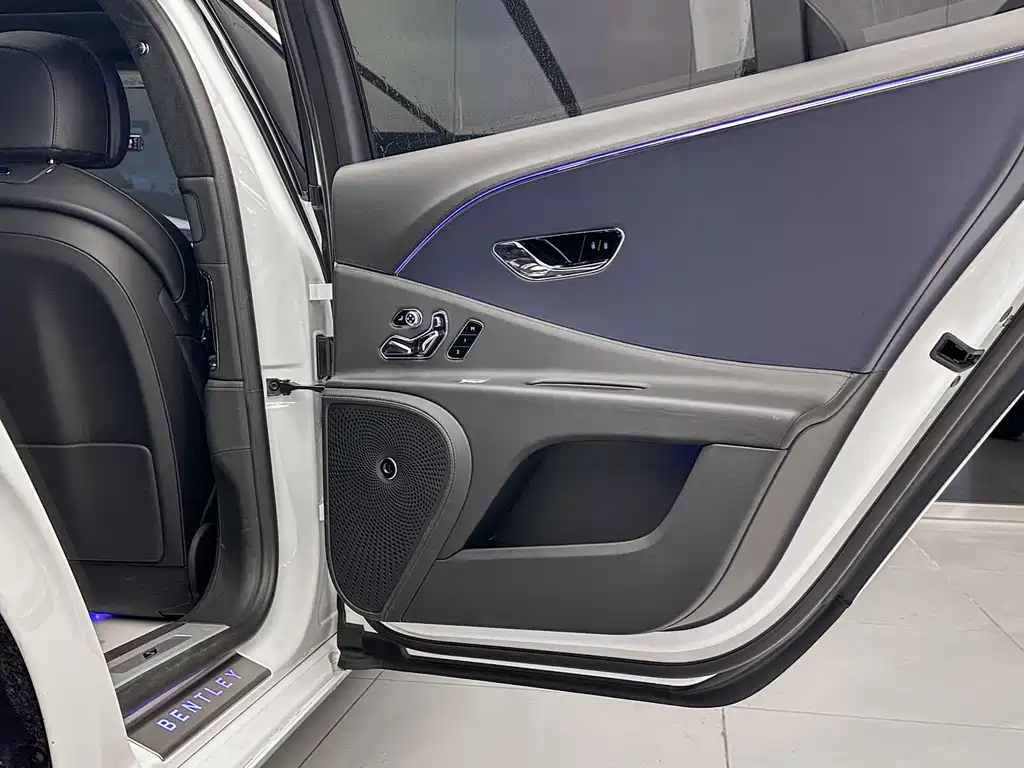 Flying Spur 2023 4.0T V8 S купить на сайте DeffCars