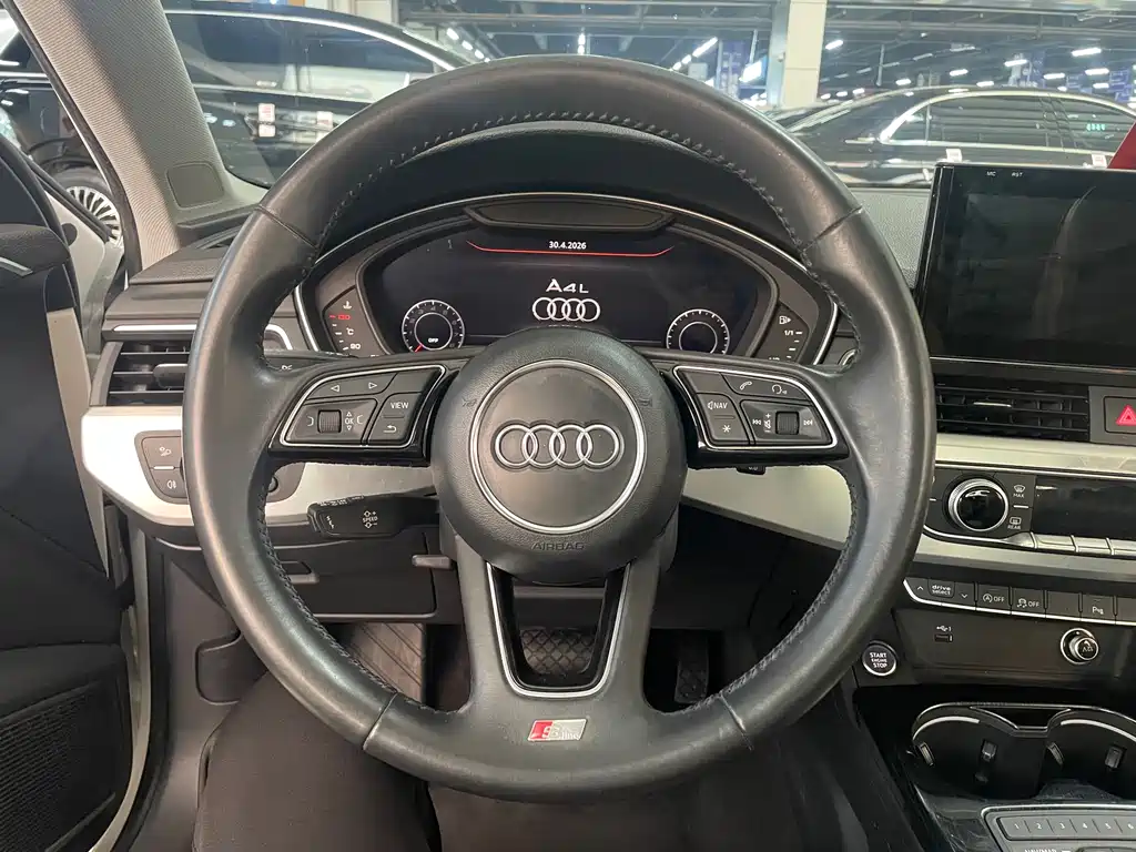 Audi A4L 2018 30th Anniversary Model 40 TFSI Fashion Model купить на сайте DeffCars