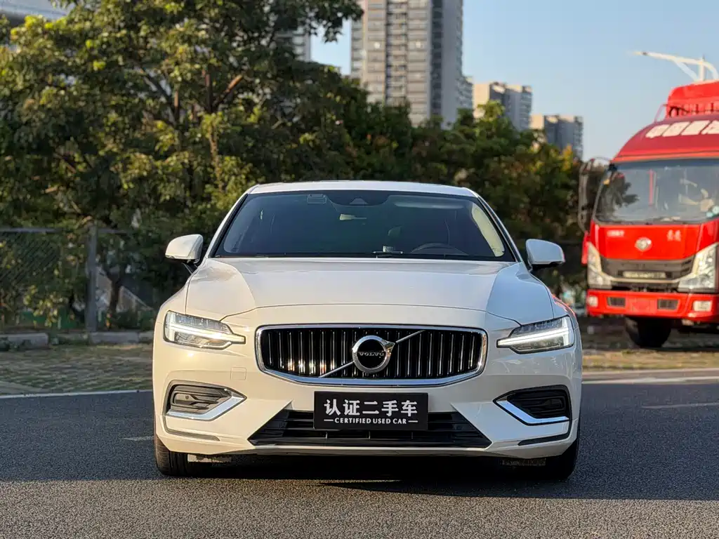 Volvo S60 2020 T4 Zhiyi Luxury Edition купить на сайте DeffCars