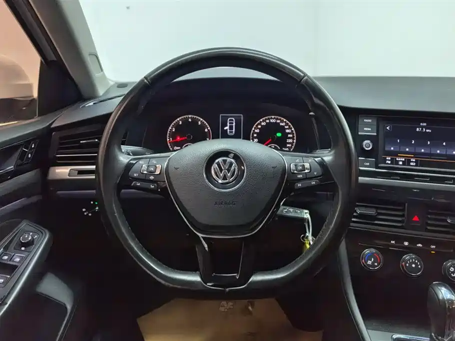 Bora 2020 1.5L automatic comfort model купить на сайте DeffCars