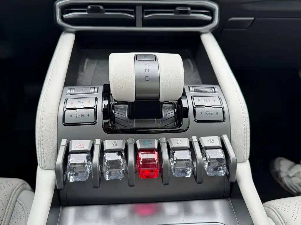 Titanium 3 2025 501KM four-wheel drive Ultra version купить на сайте DeffCars